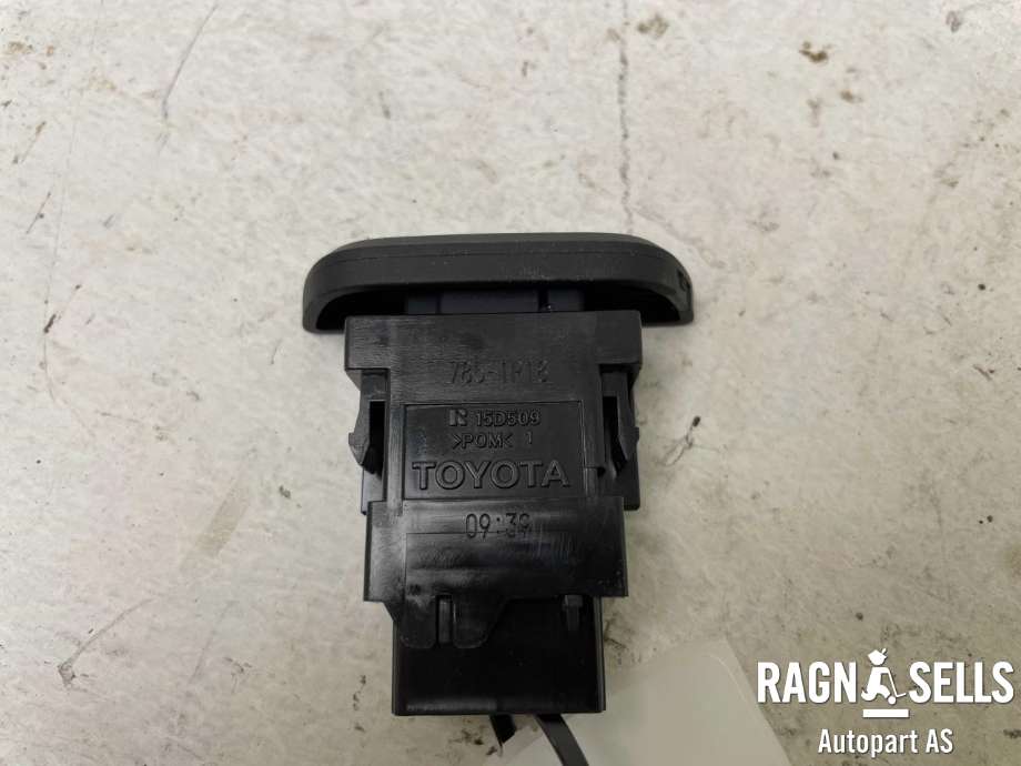 Bryter nødblink til Mazda 2 2020-->> (Type III, Fase 2) (7854-1R18|15D509|)