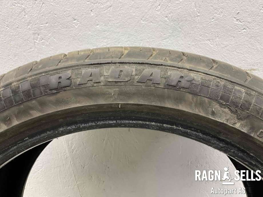 Dekk til Toyota Avensis 2009-2015 (Type III, Fase 1)  (RADAR|245/40R18|)