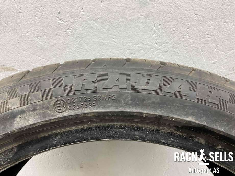 Dekk til Toyota Avensis 2009-2015 (Type III, Fase 1)  (RADAR|245/40R18|)