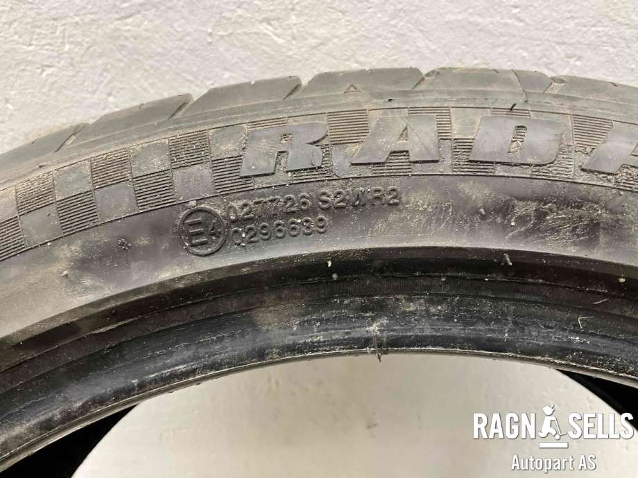 Dekk til Toyota Avensis 2009-2015 (Type III, Fase 1)  (RADAR|245/40R18|)