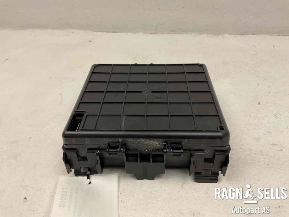 Sikringsboks til Ford Mustang Mach-e 2020-->> (LJ8T-14D068-NAC|)