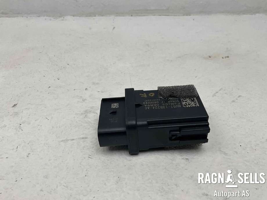 Rele diverse til Ford Mustang Mach-e 2020-->>  (NU5T-13B224-AC|)