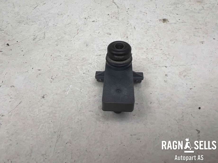 Parkeringskamera bak til Tesla Model Y 2021-2024 (Type I)  (1095949-00-E|)