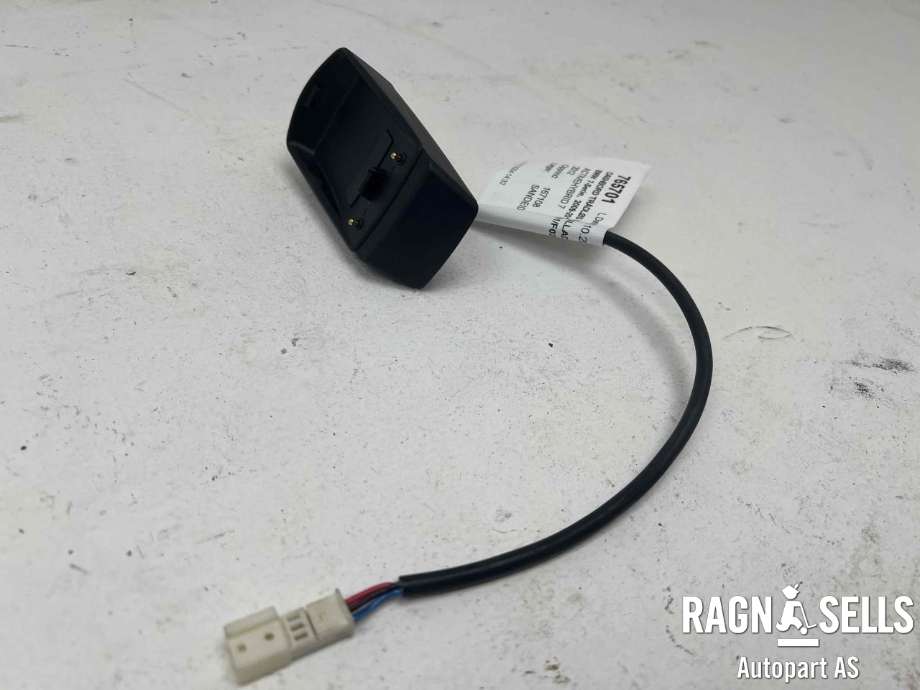 Dashbord trådløs mobillader til BMW 7-Serie 2009-2015 (F01/F02/F03/F04) (F01/F02/F03/F04) (84 10 9 223 773|)