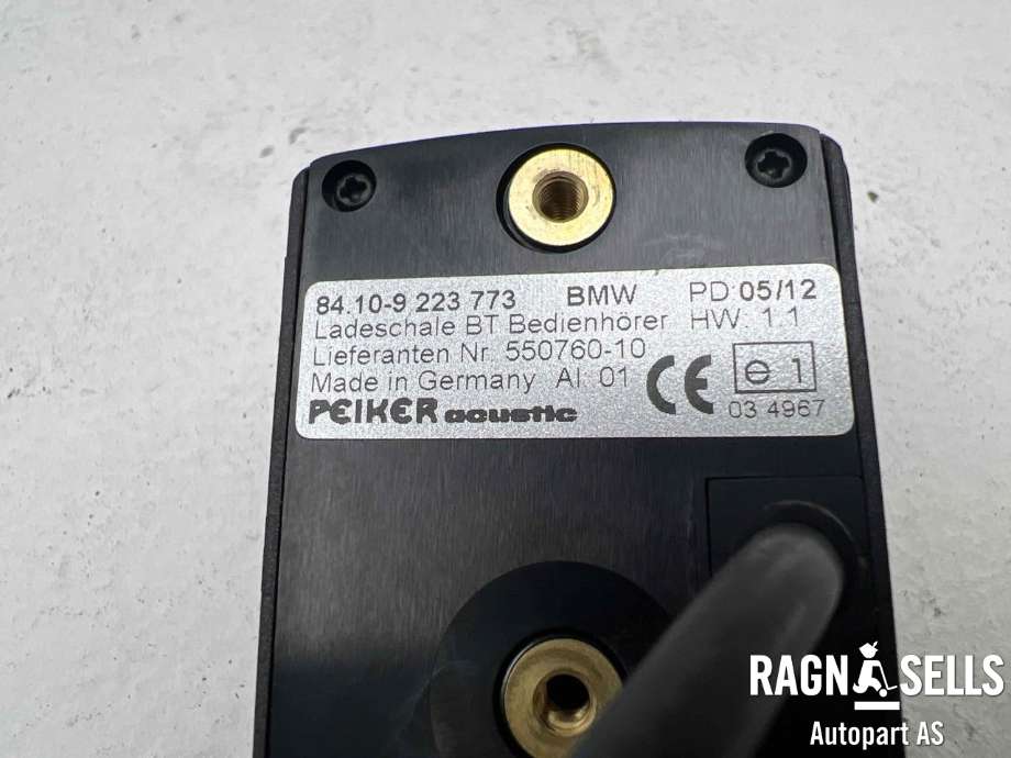 Dashbord trådløs mobillader til BMW 7-Serie 2009-2015 (F01/F02/F03/F04) (F01/F02/F03/F04) (84 10 9 223 773|)