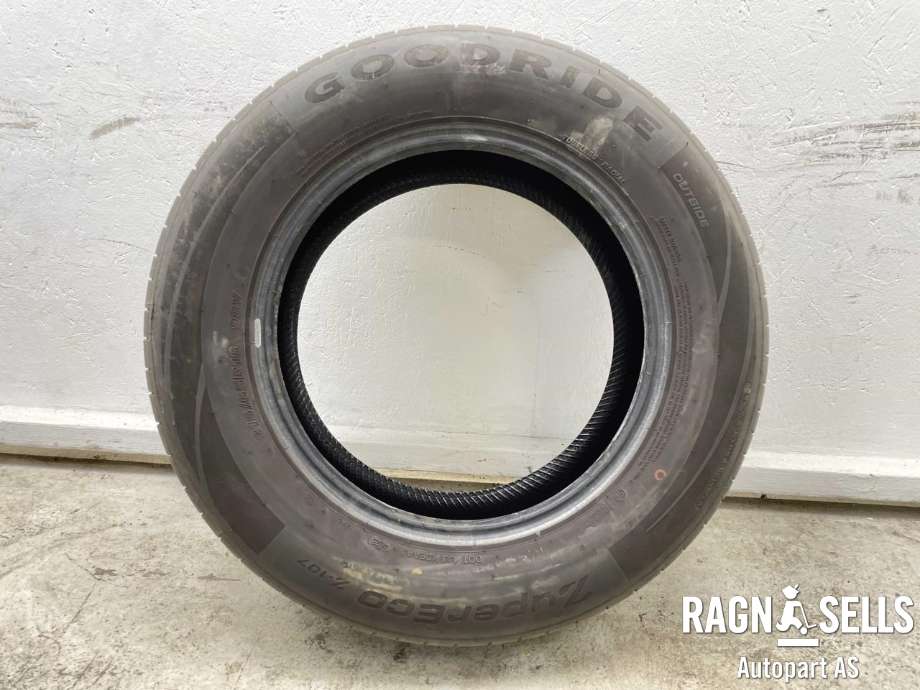 Dekk til Volvo XC70 2001-2004 (Type I, Fase 1) (GOODRIDE|215/65R16|)