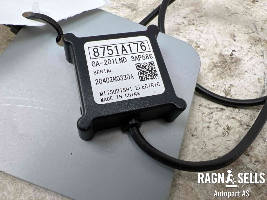 Antenne navigasjon til Mitsubishi Outlander 2015-->> (Type III, Fase 2) (8751A176|)