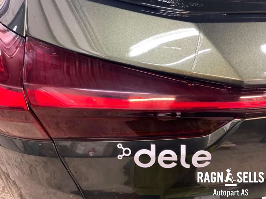Baklykt midtre til Lexus UX 2018-->>  (8158076152|)