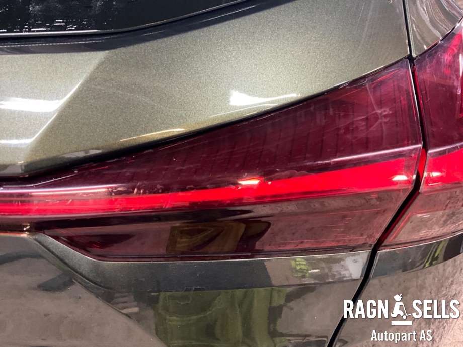 Baklykt midtre til Lexus UX 2018-->>  (8158076152|)