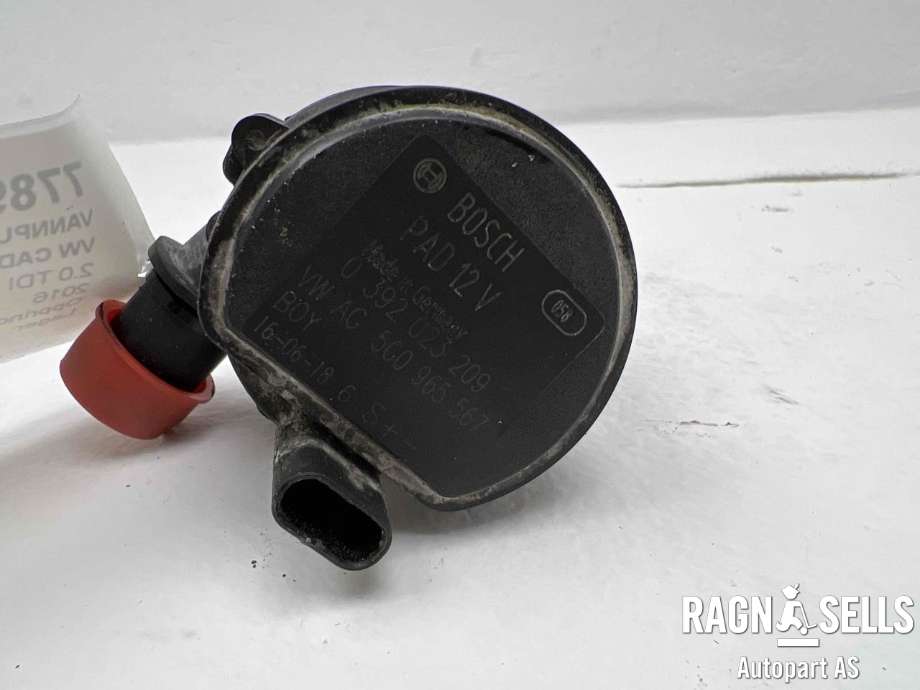 Vannpumpe elektrisk til VW Caddy 2015-2020 (Type III, Fase 3)  (BOSCH|0392023209|5G0965567|W05 G09 655 67|05K 003 519 0|2H6 965 567|2Q0 965 567|2Q0 965 567 A|2Q0 965 567 B|5G0 965 567|5G0 965 567 A|5G0 965 567 B|5G0 965 587 A|5Q0 121 599 BJ|)