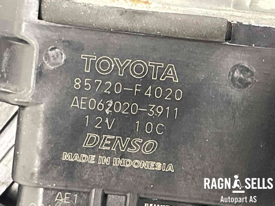 Ruteheis høyre bak til Toyota C-HR 2016-->>  (69830F4010|69830-F4010|)