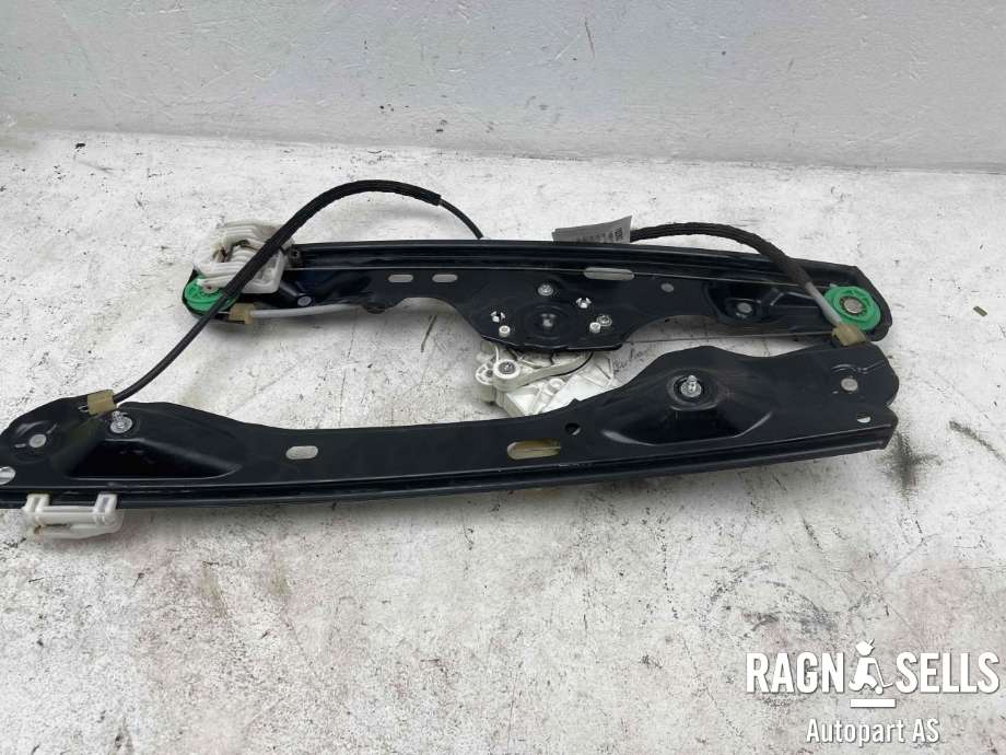 Ruteheis venstre foran til BMW X1 2009-2015 (E84) (E84) (51 33 2 990 385|6927027|996624102|)