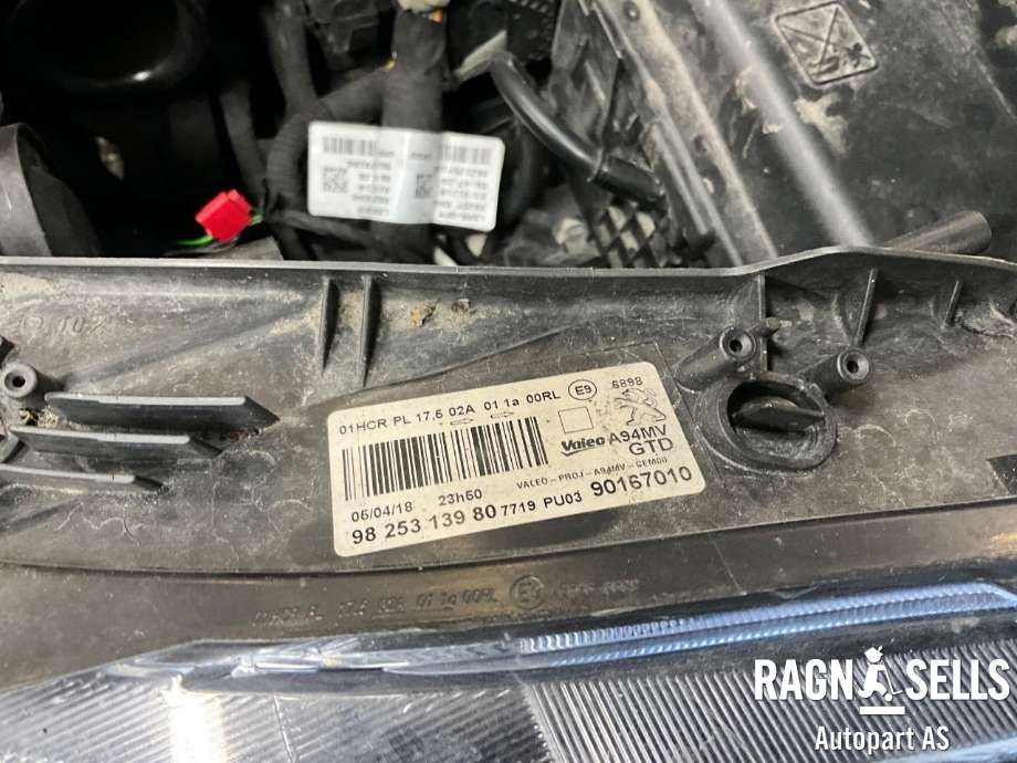 Frontlykt venstre halogen til Peugeot 2008 2013-2019 (Type I)  (98 253 139 80|)