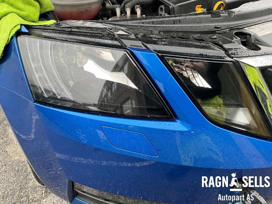 Frontlykt høyre halogen til Škoda Octavia, 2017-2020 (Type III, Fase 2)  (5E1 941 016 C)