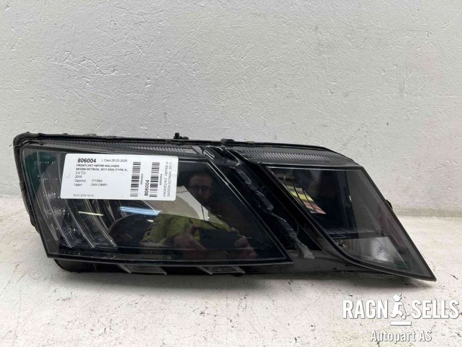 Frontlykt høyre halogen til Škoda Octavia 2017-2020 (Type III, Fase 2) (5E1 941 016 C|)