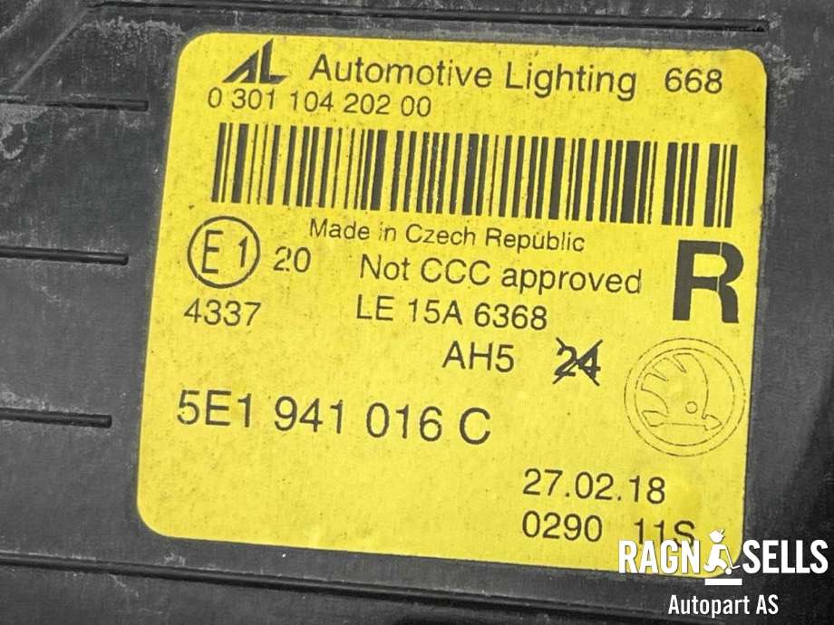Frontlykt høyre halogen til Škoda Octavia 2017-2020 (Type III, Fase 2) (5E1 941 016 C|)
