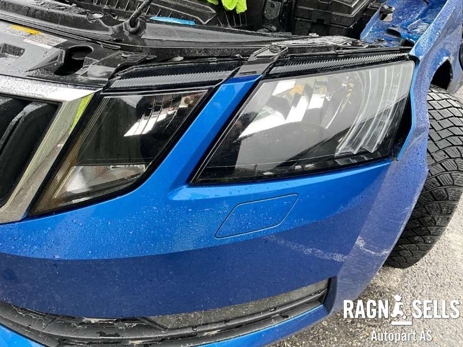 Frontlykt venstre halogen til Škoda Octavia, 2017-2020 (Type III, Fase 2)  (5E1 941 015 C)