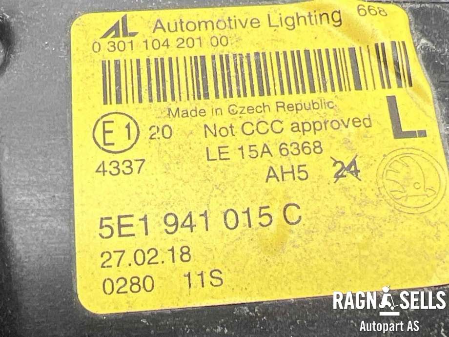 Frontlykt venstre halogen til Škoda Octavia 2017-2020 (Type III, Fase 2) (5E1 941 015 C|)