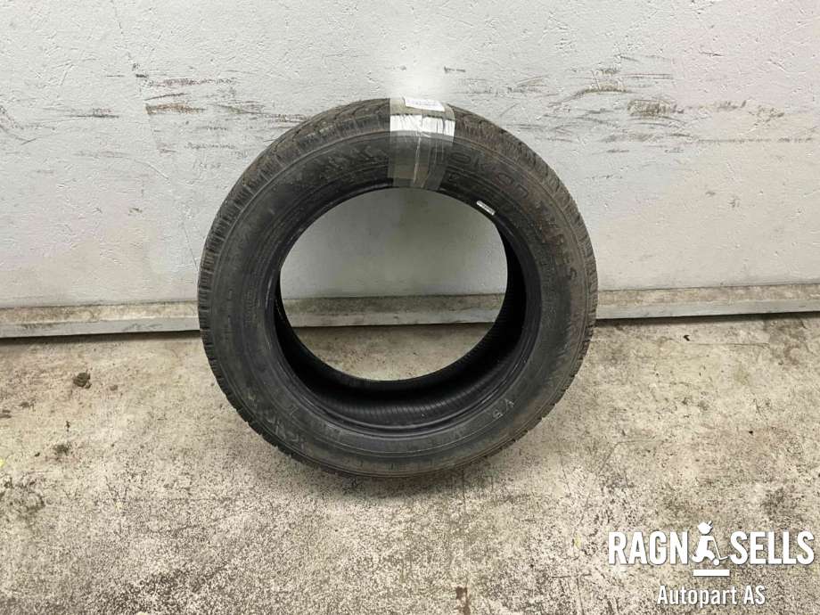 Dekk vinter pigg til Mercedes Vito 2014-->> (W447) (W447) (NOKIAN|215/60R17C|)