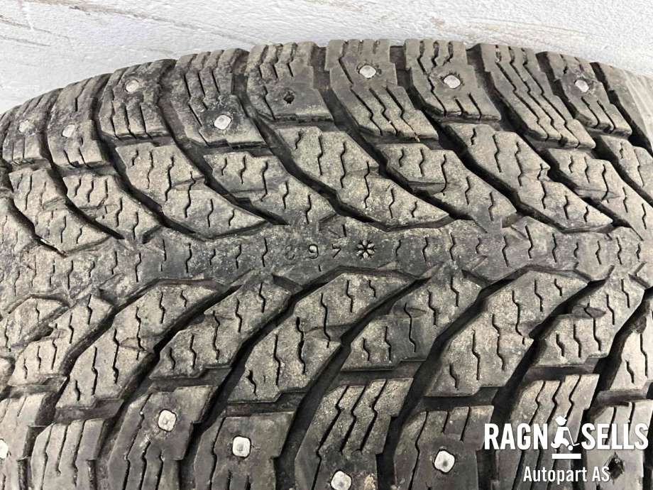 Dekk vinter pigg til Mercedes Vito 2014-->> (W447) (W447) (NOKIAN|215/60R17C|)