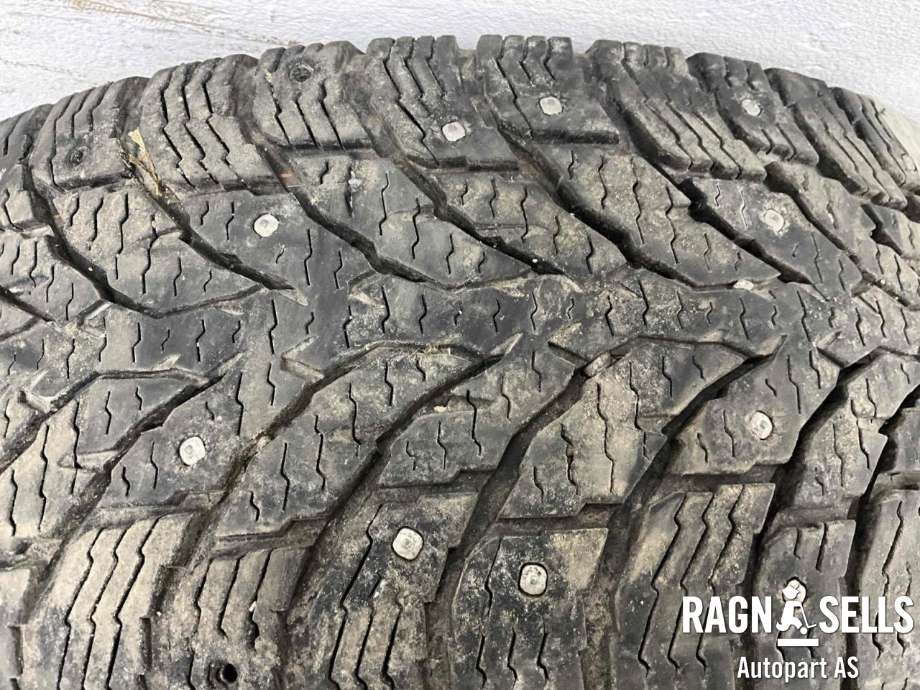 Dekk vinter pigg til Mercedes Vito 2014-->> (W447) (W447) (NOKIAN|215/60R17C|)