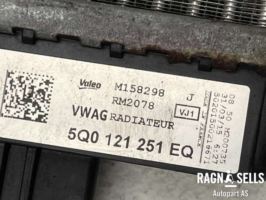 Radiator (automat gir) til VW Golf VII 2012-2017 (Fase 1) (5Q0 121 251 GR|5Q0121251EQ|)