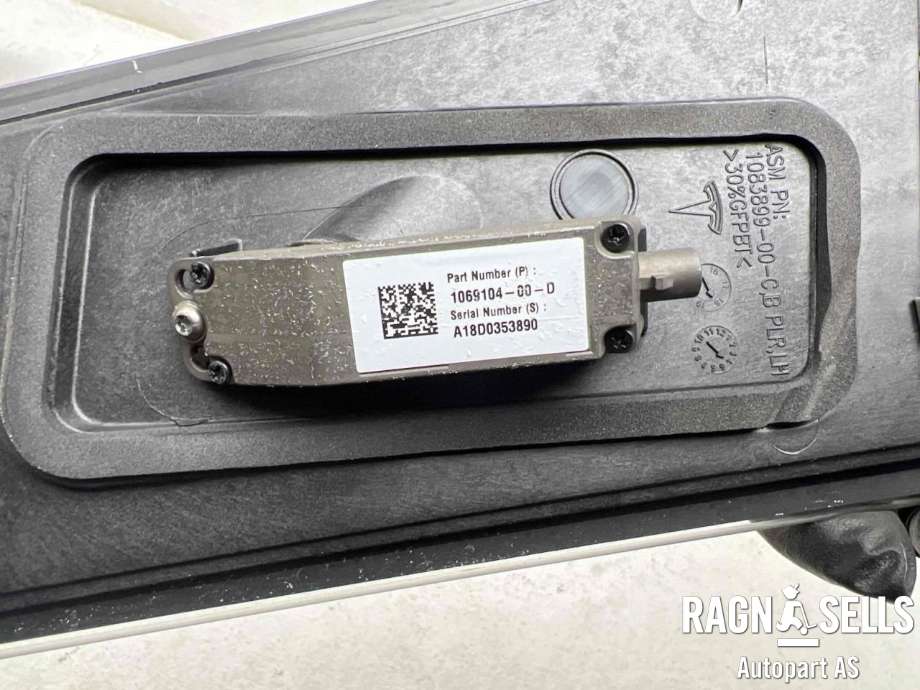 Kamera parkeringshjelp til Tesla Model S 2016-2021 (Fase 2)  (1092306-00-E|1069104-00-D|)