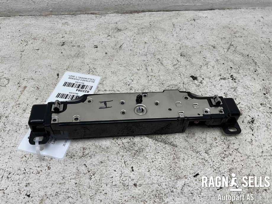Bilstereo diverse til Tesla Model Y 2021-2024 (Type I) (1585601-00-E|)