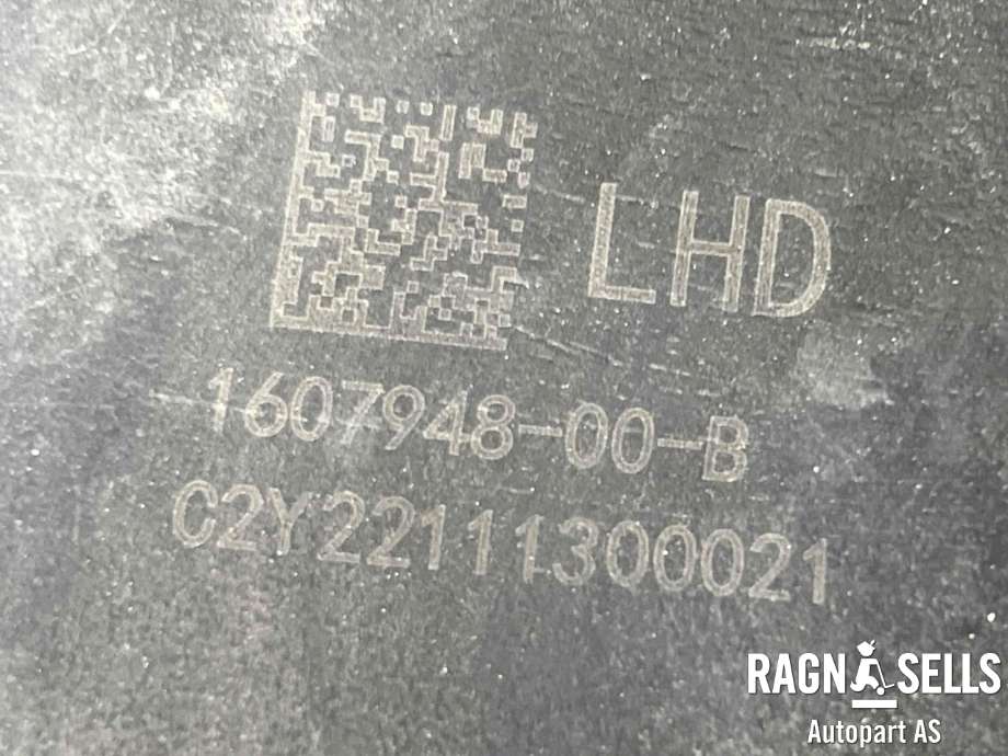 Spylertank til Tesla Model Y 2021-2024 (Type I)  (1607948-00-B|)