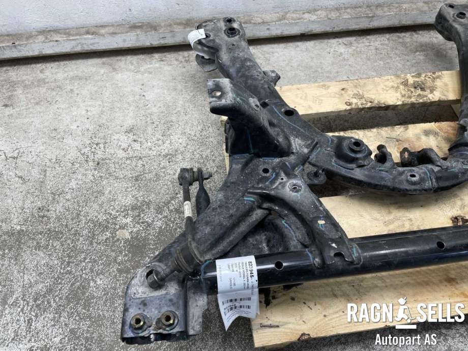 Travers foran hoved til Tesla Model Y 2021-2024 (Type I)  (1044531-01-B|)