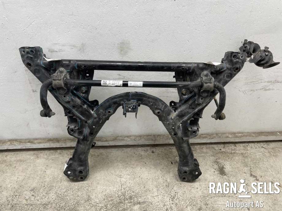 Travers foran hoved til Tesla Model Y 2021-2024 (Type I)  (1044531-01-B|)