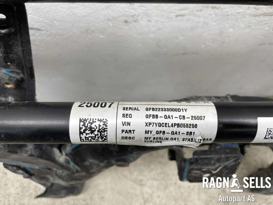 Travers foran hoved til Tesla Model Y 2021-2024 (Type I)  (1044531-01-B|)