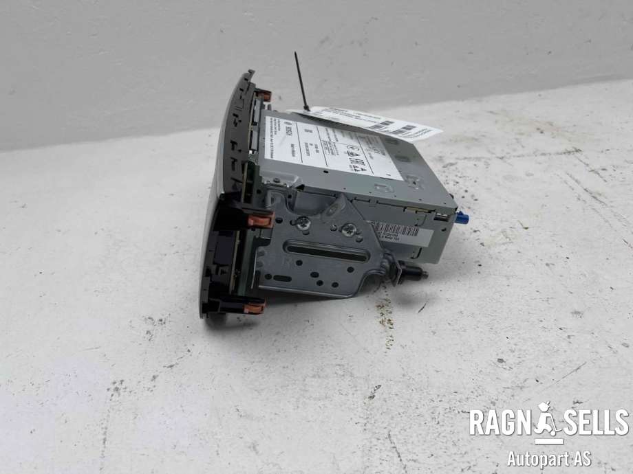 Bilstereo navigasjon til Suzuki SX4 S-CROSS 2013-->> (Type II) (BOSCH|7515001094|39920-62MG5|39920-62M41-DB7)
