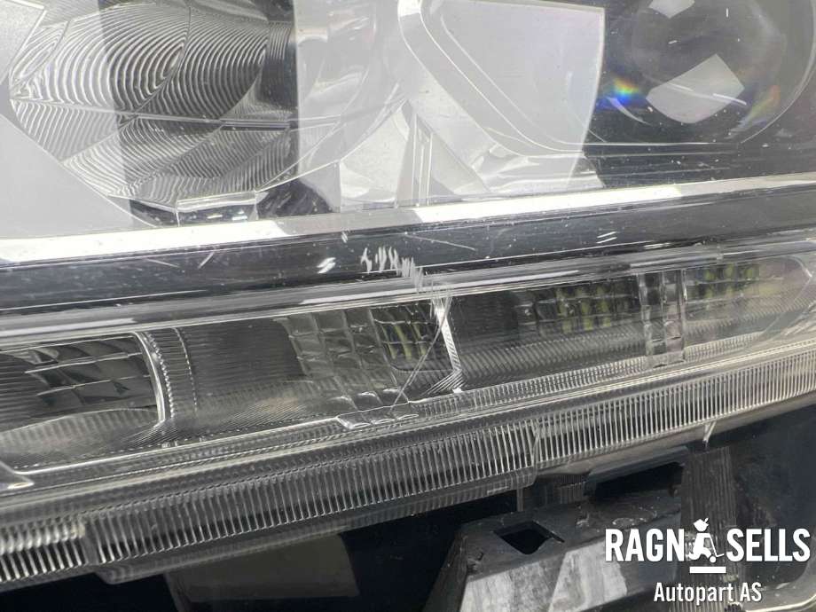Frontlykt venstre full-LED til Nissan X-Trail 2014-2022 (T32) (T32) (260604CC5C|260604CC6C|)