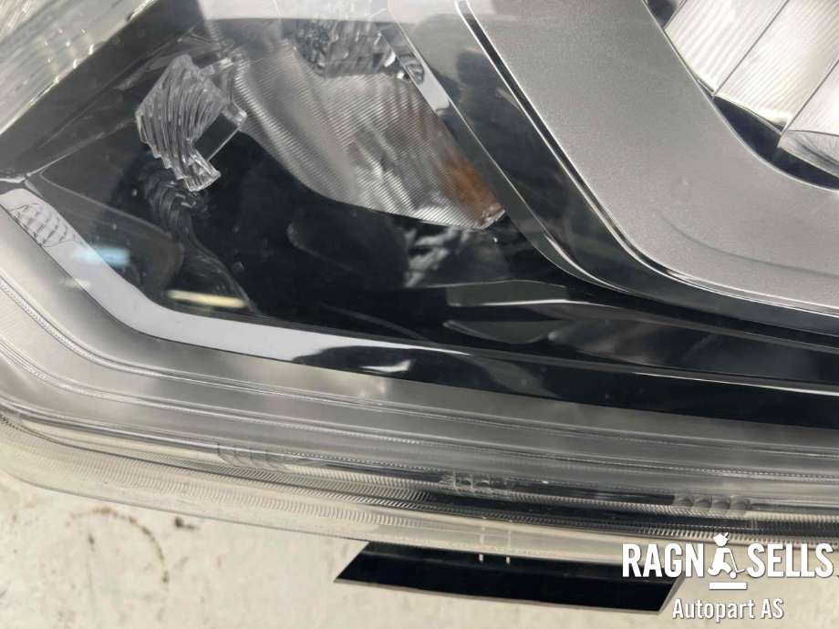 Frontlykt venstre full-LED til Nissan X-Trail 2014-2022 (T32) (T32) (260604CC5C|260604CC6C|)
