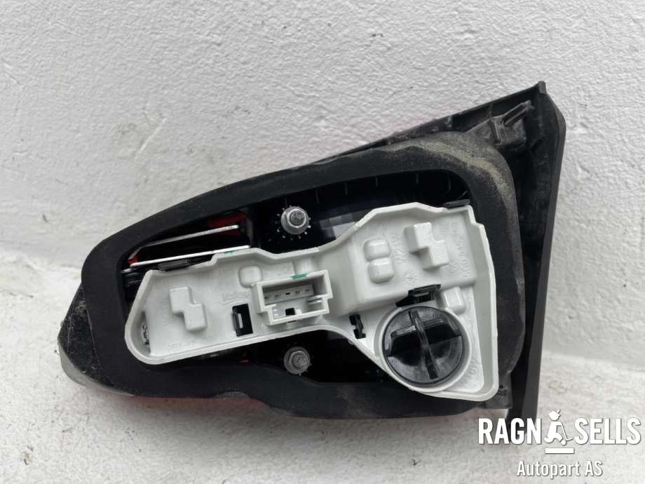 Baklykt venstre indre til VW Golf VII 2012-2017 (Fase 1)  (5G0 945 093 AE|)