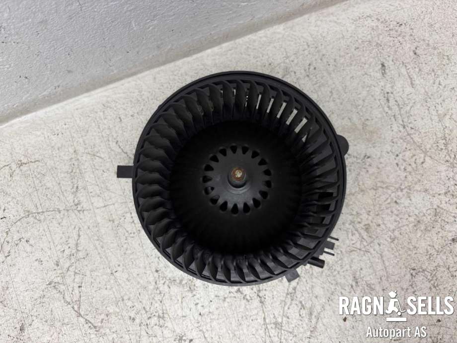 Varmeapparat motor til VW Golf VII 2012-2017 (Fase 1)  (VALEO|5Q1 819 021 B||5Q1819021| 5Q1819021A| 5Q1819021B| 5Q1819021E| 5Q1819021H| 5Q1819021J| 5WB819015A|T1016776J)