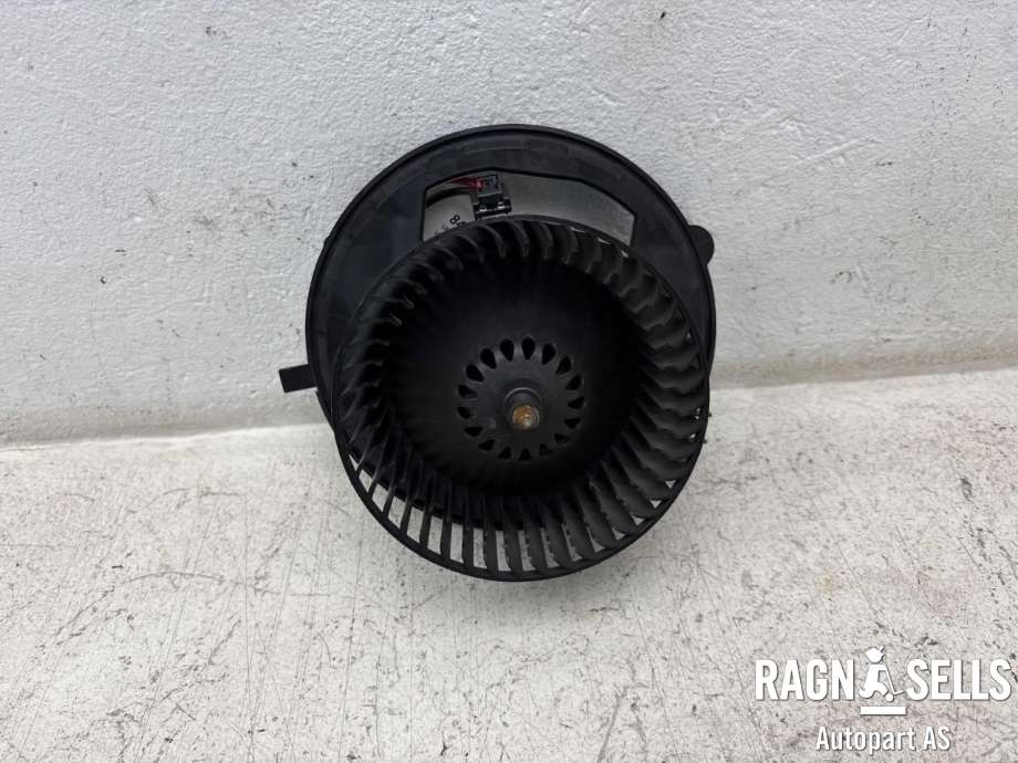 Varmeapparat motor til VW Golf VII 2012-2017 (Fase 1)  (VALEO|5Q1 819 021 B||5Q1819021| 5Q1819021A| 5Q1819021B| 5Q1819021E| 5Q1819021H| 5Q1819021J| 5WB819015A|T1016776J)