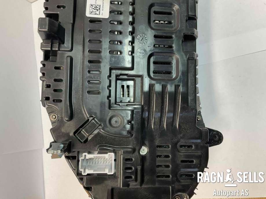 Instrumentpanel til Mercedes C-Klasse 2014-2018 (Fase 1) (W205) (W205) (A 205 900 00 16|)