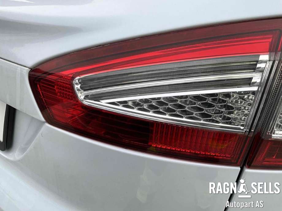 Baklykt høyre indre til Ford Mondeo 2014-2019 (Type V, Fase 1) (BS71-13A602-BE|)