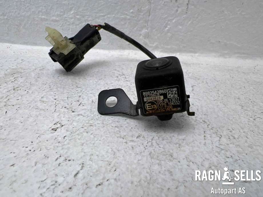 Parkeringskamera bak til Isuzu D-Max 2017-2020 (Type II, Fase 2) (8982542860|)