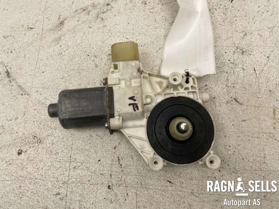 Ruteheis, kun motor, venstre foran til BMW M2 2015-2021 (F87) (F87) (67 62 7 046 031|70460310|985158-102)