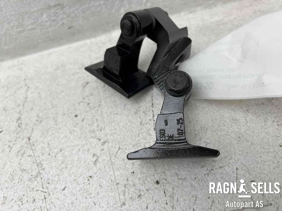 Dørhengsel venstre foran til BMW iX1 2023-->> (U11) (U11) (41 51 7 284 535|41 51 7 284 533|)