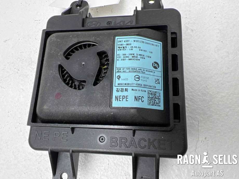 Dashbord trådløs mobillader til Hyundai Ioniq 5 2021-->> (N/A|95560-GI600|)