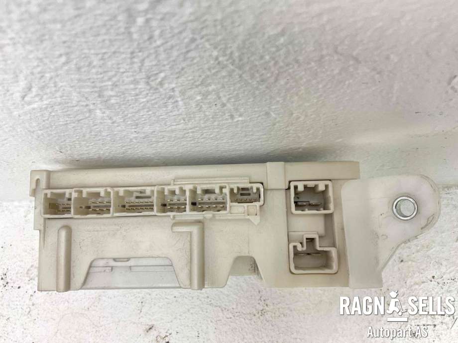Styreenhet comfort (BCM) til Toyota Hilux 2016-2020  (892210K011|827300K530|)