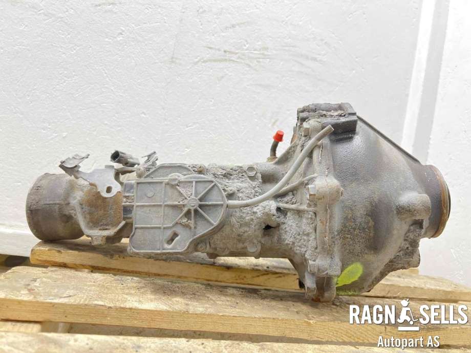 Kardang klokke foran til Toyota Hilux 2016-2020  (4111071490|)