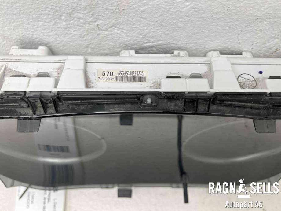 Instrumentpanel til Toyota Hilux 2016-2020  (83800FC570|83800FC570J|)