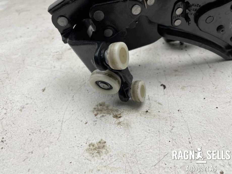 Dørhengsel venstre bak til VW Transporter / Caravelle 2019-->> (T6.1) (T6.1) (7TG 843 397||7TG 843 435|7TG 843 335|PZ31V25001AC|PZ31V268K35AE|PZ31V25029AD)