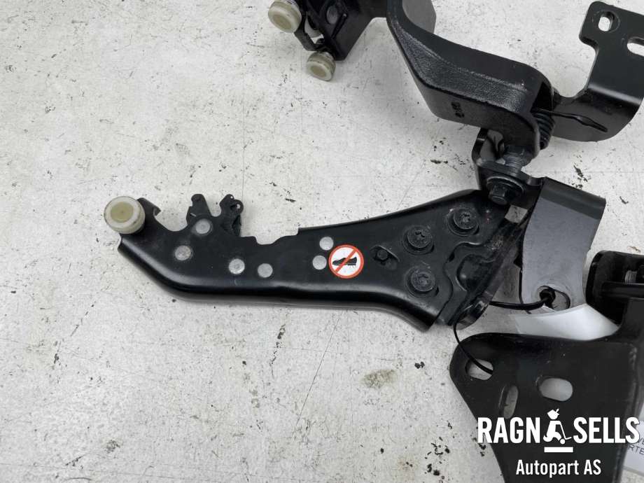 Dørhengsel venstre bak til VW Transporter / Caravelle 2019-->> (T6.1) (T6.1) (7TG 843 397||7TG 843 435|7TG 843 335|PZ31V25001AC|PZ31V268K35AE|PZ31V25029AD)