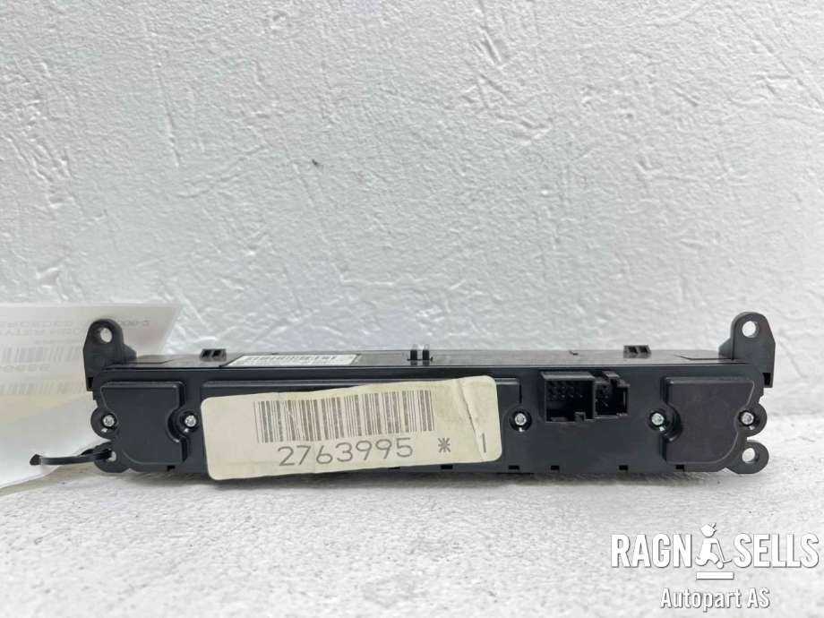 Bryter nødblink til Mercedes GL 2006-2012 (X164) (X164) (A 164 905 50 00|)
